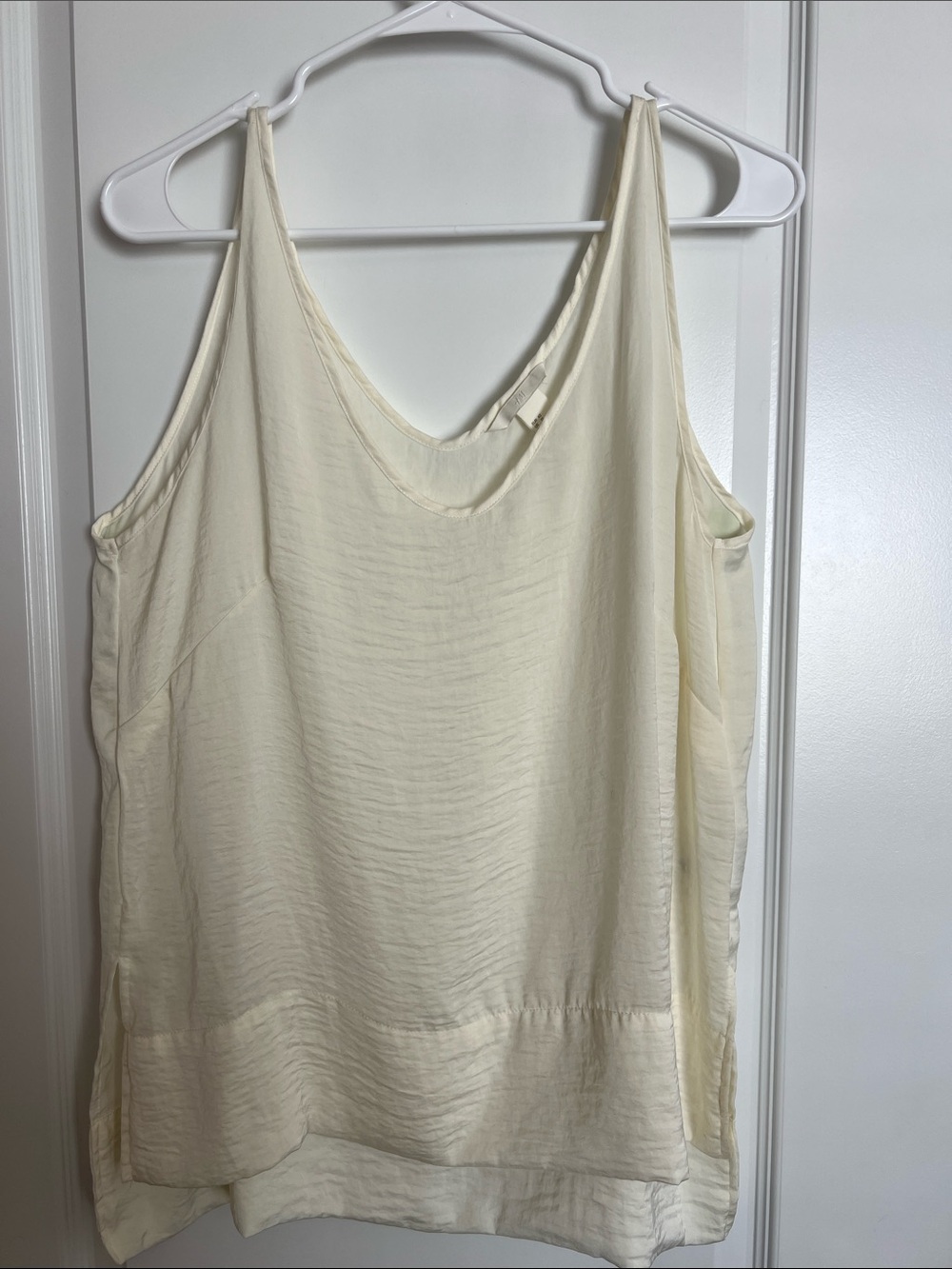 H&M Cream V-Neck Sleeveless Top